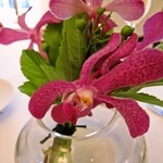 オーベルジュ・ド・リル トーキョー - テーブルの花飾り