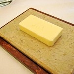 オーベルジュ・ド・リル トーキョー - 大理石のバターケース