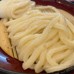 おうどん 瀬戸晴れ - うどんの見た目はキラキラしていて、絶妙のコシ