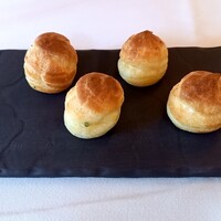 シェ・コーベ - アミューズ　アンチョビのシュー