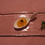 ゴッサム - アミューズ　シチリア産人参のピュレ　ブイヤベースのジュレ　フレッシュキャビア乗せ