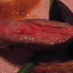 ゴッサム - ヴィアンド　仙台牛ハラミのバベットステーキ　エシャロットソース　紫芋と千葉市産インゲン豆　旬のアーティーチョーク