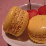 ゴッサム - プティフール　自家製マカロン　サクランボ