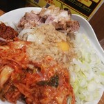 豚道場 - 料理写真:盛りだくさん過ぎて混乱する