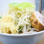 らーめん おうか - ラーメン中盛＋野菜増しニンニク多め