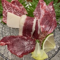 馬桜 下通り店 - 特選馬刺し盛り5種