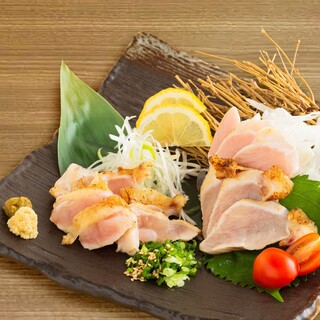 [I found] Fresh chicken sashimi is the most delicious!