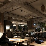 cafe,Dining&Bar 104.5 - 店内はいいムードな感じ。女子会が多かったです！