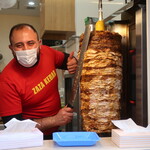 ZAZA DONER KEBAB - 店主さんとドネルケバブの2ショット（本人了承済み）