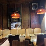 COFFEE ROAD ULLAS - 店内（奥の席）イメージ