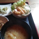 Janken pon - マカロニサラダとお味噌汁(じゃがいもと玉ねぎ)