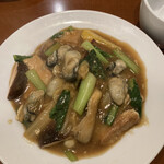 上海酒家 岳 - 牡蠣とキノコの豆腐煮込み
