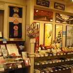 Hosotsuji-Ihee Tea House - １階では手ぬぐい等を販売