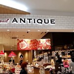 HEART BREAD ANTIQUE - お店前