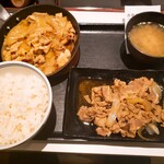 Yoshinoya - 牛皿豚生姜焼定食