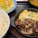 松屋 - 牛リブロース、カットステーキ定食(W、の御飯大盛り)
            