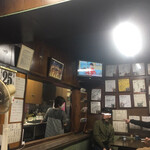 田代 - 店内どうぞ〜〜〜
      
      で着席。
      
      店内の雰囲気もいいなぁ〜〜〜
      
      こーゆー店で食いたかったんだよーーー
      
      って言っちゃうわコレ。
      
      
      
      