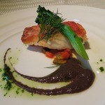 オチェーアノ - （2012/7月）「トイストーリーマニアディナーコース」の魚料理（尾長鯛のポワレとサフラン風味のラタトゥイユ）