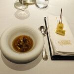 穴子のフリット　ジロール茸と蕎麦のババロア　レモンのジュレ