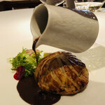 レ セゾン - ウズラのパイ包み焼き　フォアグラ　黒トリュフ　カボスのピュレ　サルミソース