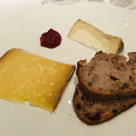 レ セゾン - フロマージュ　コンテ　48ヶ月熟成　シャロレイ　ブルゴーニュ山羊　フランボワーズとルバーブのソース