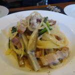 フォセッタ - ベーコン・ごぼう・ほうれん草のクリームソース