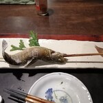 野の花山荘 - 岩魚塩焼きは頭からすべて食べられる