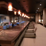 野の花山荘 - 食事処はオープンキッチン