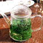 フレッシュハーブティー(1600円) ポットにつめつめ