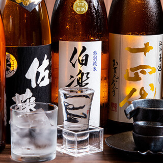 Enjoy various famous sakes from Tohoku in 100ml bottles.