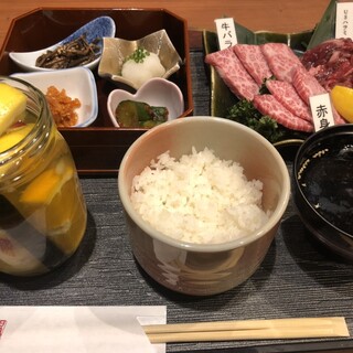 土曜日限定黒毛和牛も入った女子会ランチ 1ドリンク付き 牛屋 銀兵衛 神田神保町店 神保町 焼肉 食べログ