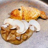 クイントカント - ペッシェフィント(偽の魚料理)。近江牛頰肉の煮込みが入っていました。