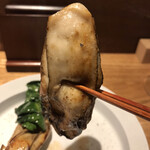 フレンチ割烹 kamenote - 本日のコース小５５００円。カキとちぢみほうれん草のグリル。立派な牡蠣を、絶妙な火入れで、仕上げてあります（╹◡╹）（╹◡╹）