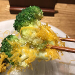 フレンチ割烹 kamenote - 本日のコース小５５００円。比嘉農園お野菜とチーズ。７種程度の温野菜にミモレットチーズを合わせたものです。シンプルですが、とーっても美味しかったです（╹◡╹）（╹◡╹）