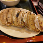 珉珉 - 餃子はモチモチの薄皮でバランスもよく、食べ易くて旨い！
