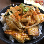 居喰処 光 - 2020/11/26
      本日のランチ チキンピリから丼 500円