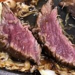 米沢牛亭 ぐっど - ミディアムレアの断面