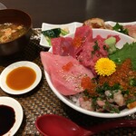 市場カフェ 黒銀 - 鮪とにくらW丼定食大盛り