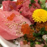 市場カフェ 黒銀 - 鮪とにくらW丼定食大盛り