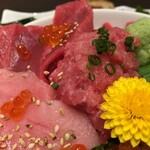市場カフェ 黒銀 - 鮪とにくらW丼定食大盛り