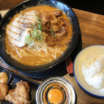 Marukin Hompo - ♪特命’Sセレクション￥1133
                        （炙り豚バラ百年味噌ラーメン＆唐揚げセット＆炙りチャーシュートッピング）