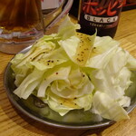 豚寅 - お通しキャベツ