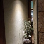 炭焼炉ばた くし路 - 入り口横のディスプレイ