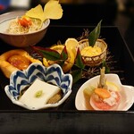 田中屋旅館 - 焼松茸と菊花の梨卸し白ポン酢
      落花生豆腐と落花生のお浸し
      南瓜と畑の肉の饅頭柚子見立
      じゃが芋の毯栗揚
      揚げ紅葉麩と蓮の実  天汁餡
      蕪窯の長芋素麺蒟蒻ほうじ茶煮
      山梨産富士川モロコ南蛮漬