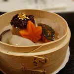 田中屋旅館 - 風呂吹き野菜のせいろ蒸し
      肉味噌もどき