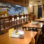 モトイギョーザ - 内観全景