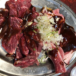 金海 - 左サガリ 、右カルビ　各800円