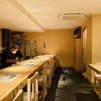 魚菜 基 - 我々が最初の客でした。
                    結局、帰る頃は満席でした、さすが！