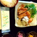 千鶏 - チキン南蛮定食700円。ライスお代わり無料。