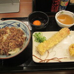 丸亀製麺 - 牛すき釜玉と天ぷら